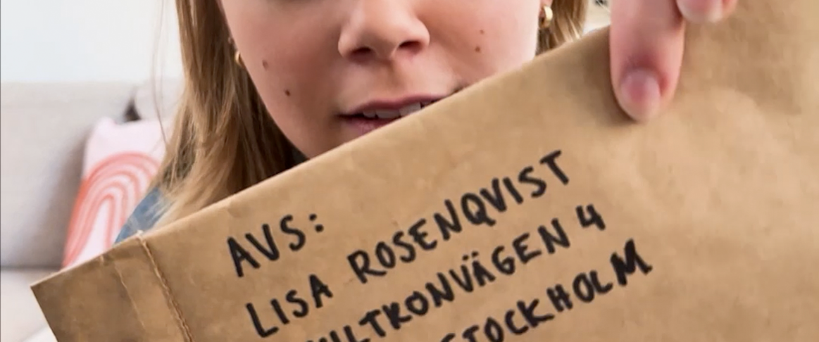 Bild med avsändarens adress på baksidan av ett brev.